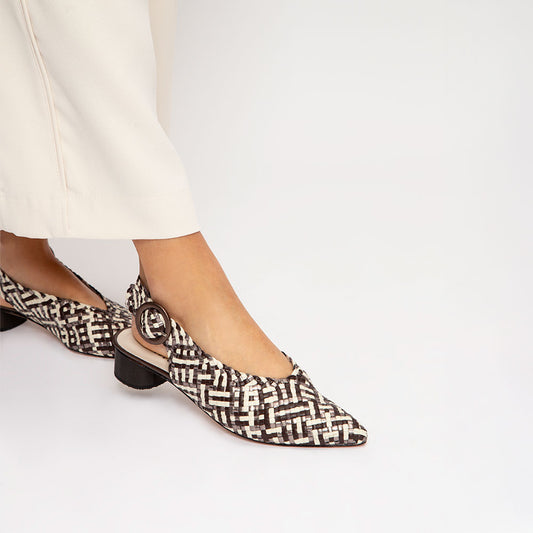 Sapato Bico Fino Tressê Brown