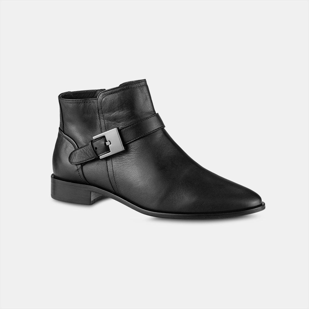 Bota Salto Baixo Couro Fivela