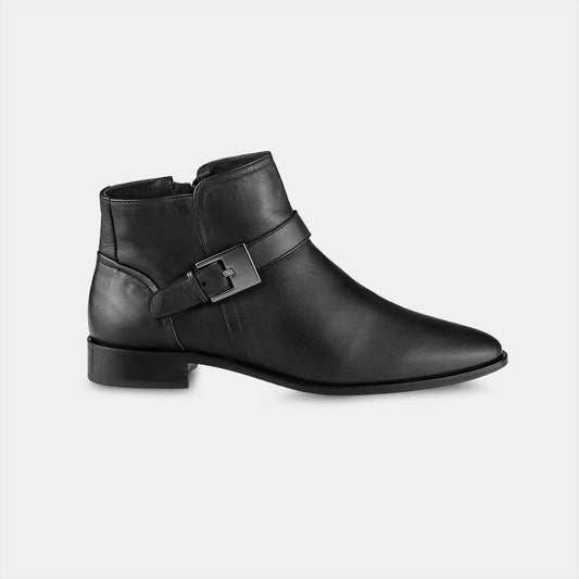 Bota Salto Baixo Couro Fivela