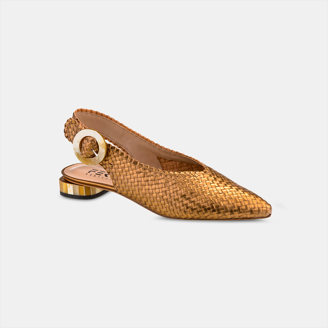 Sling Back Salto Baixo Tressê Ouro